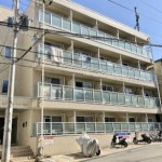 JR六甲道駅、徒歩６分。オートロック付。