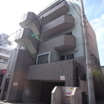 JR六甲道駅、徒歩４分。通勤、通学至便です。