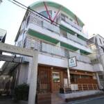 閑静な住宅街、レディースマンション。