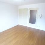 2WAYアクセス。洋室広々８帖。 画像5