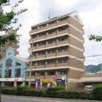 大通りに面し、生活至便です。